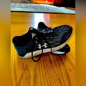 Under armour (size 7.5) lightly used
